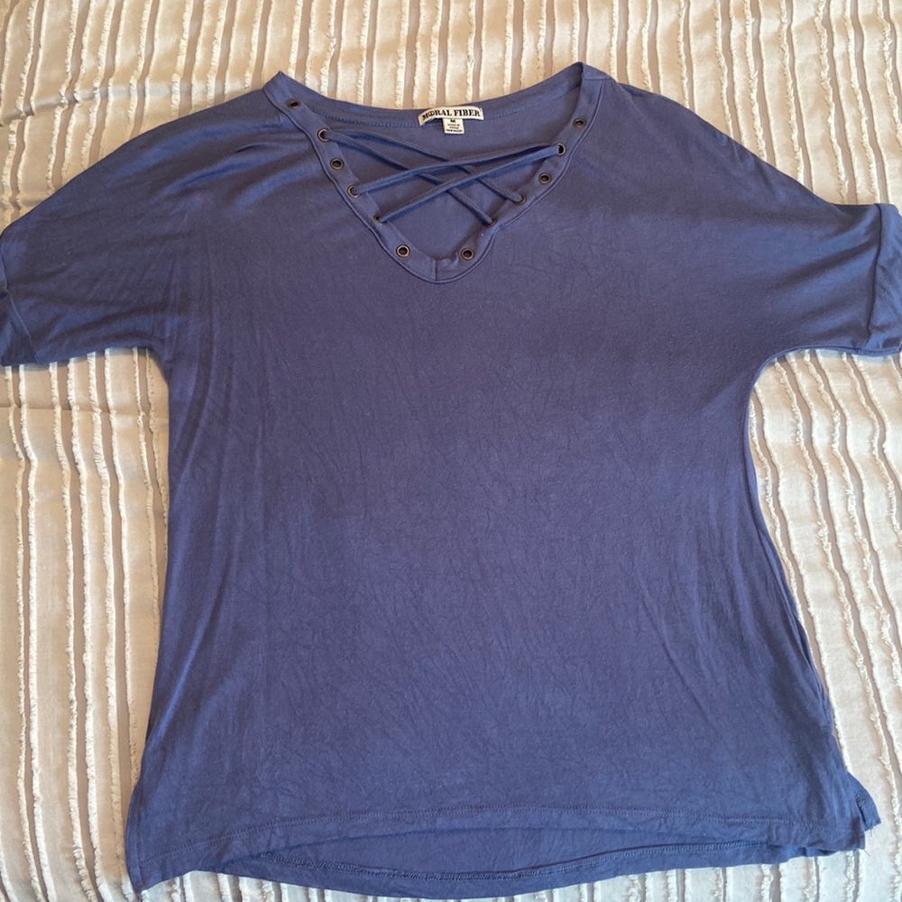 Casual, stretchy blue shirt